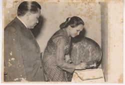 Couple signing registry