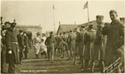 Soldiers and nurses at Grant Park