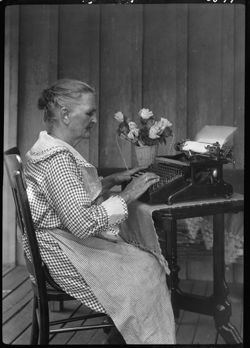 Mandy Mason at typewriter, side view