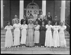 Graduating class of 1935, Nashville (orig. neg.) o.p. box 16 (+ 4x5 neg.)