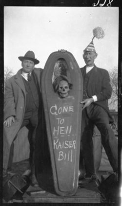 Blume and Wright with Kaiser coffin