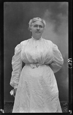 Mrs. J.B. Chapman, standing, March 10, 1907, 4 p.m.