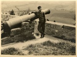 Photographer with Wachenburg cannon