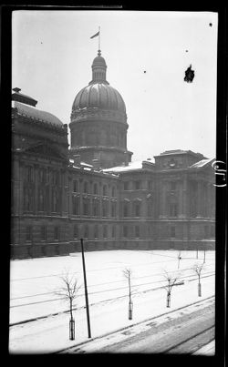 State House dome, after snow, Jan. 17, 1911, 11 a.m.