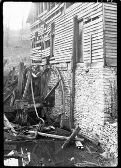 Seer's mill, near Salt Creek, Nashville (Brownsville, Union County). Old wheel wrecked