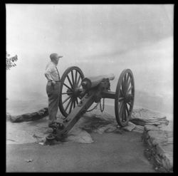 Lookout Mountain, Oswald and Hohenberger at cannon