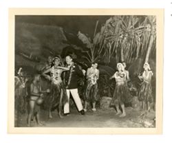 Roy Howard with dancers in Honolulu