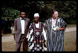 Loma Paramount chief greets visitors