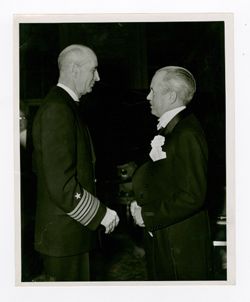Roy Howard talking with Admiral Ernest King