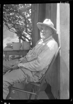 "Marsh" Huffman with hat on [Alfred Huffman, d.1940]