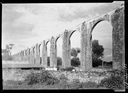 Aqueduct at Queretaro, horizontal